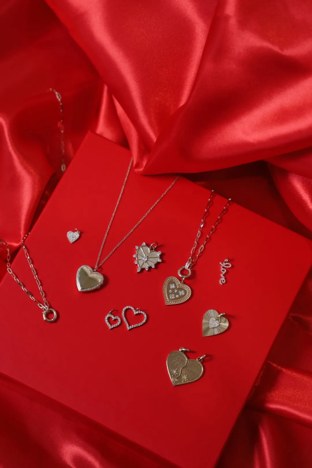 heart_of_gold_locket_5.webp Mama Bijoux Heart of Gold Locket Best