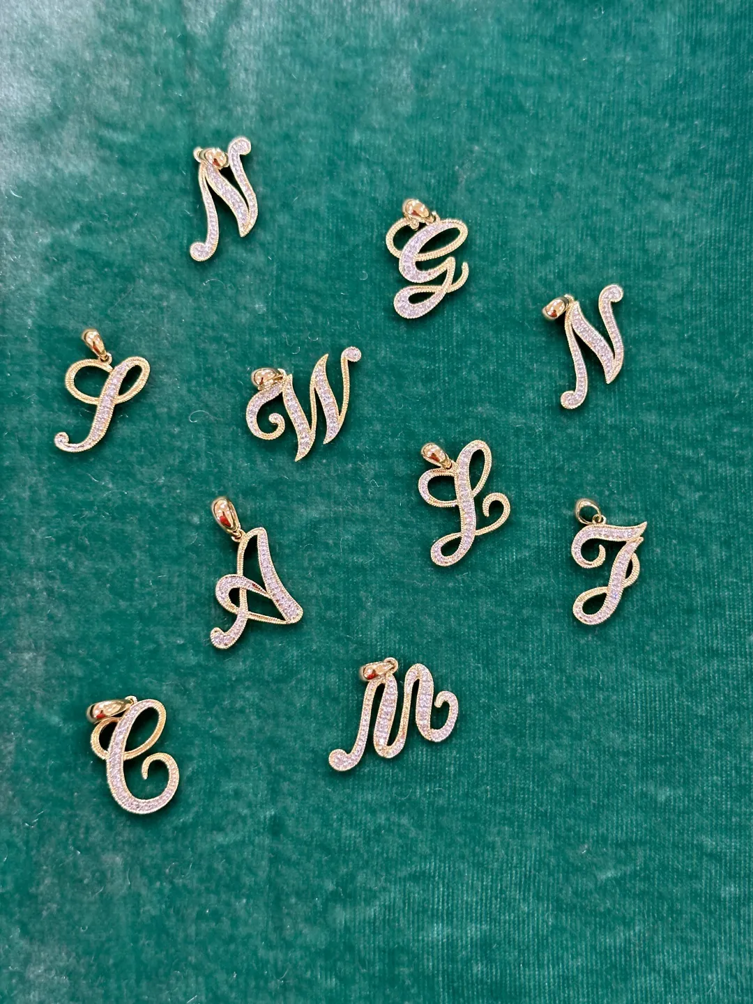 k_gold_vintage_script_dia_0.webp Mama Bijoux 14k Gold Vintage Script Diamond Letter Charms Sale
