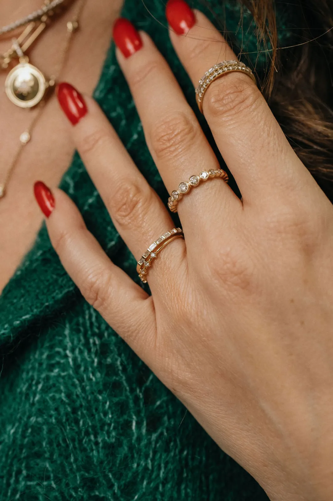 la_princesse_graduated_be_2.webp Mama Bijoux La Princesse Graduated Bezel Set 14k Gold Diamond Ring Sale