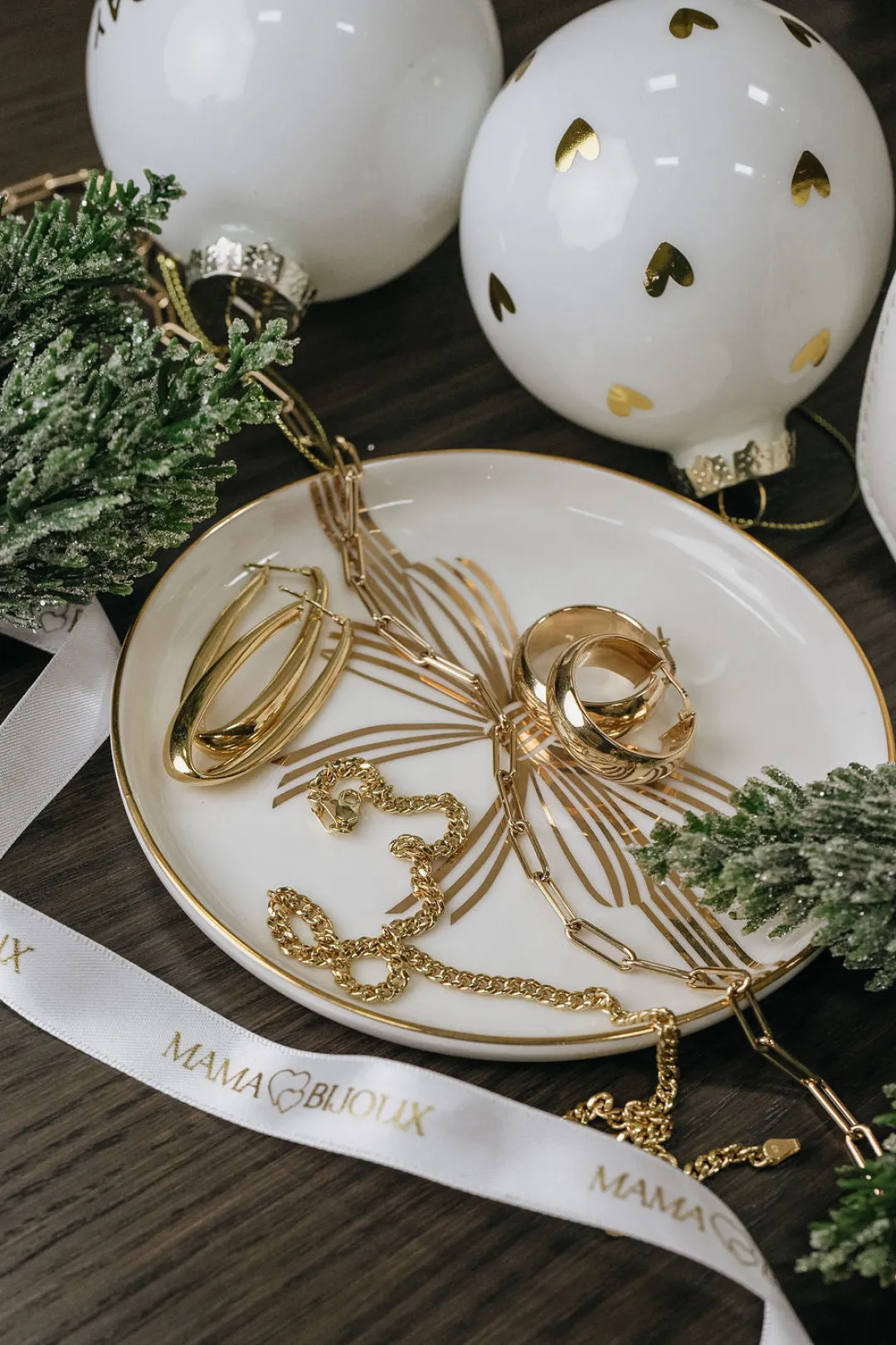 medium_rounded_k_gold_pap_2.webp Mama Bijoux Medium Rounded 14k Gold Paperclip Chain Clearance