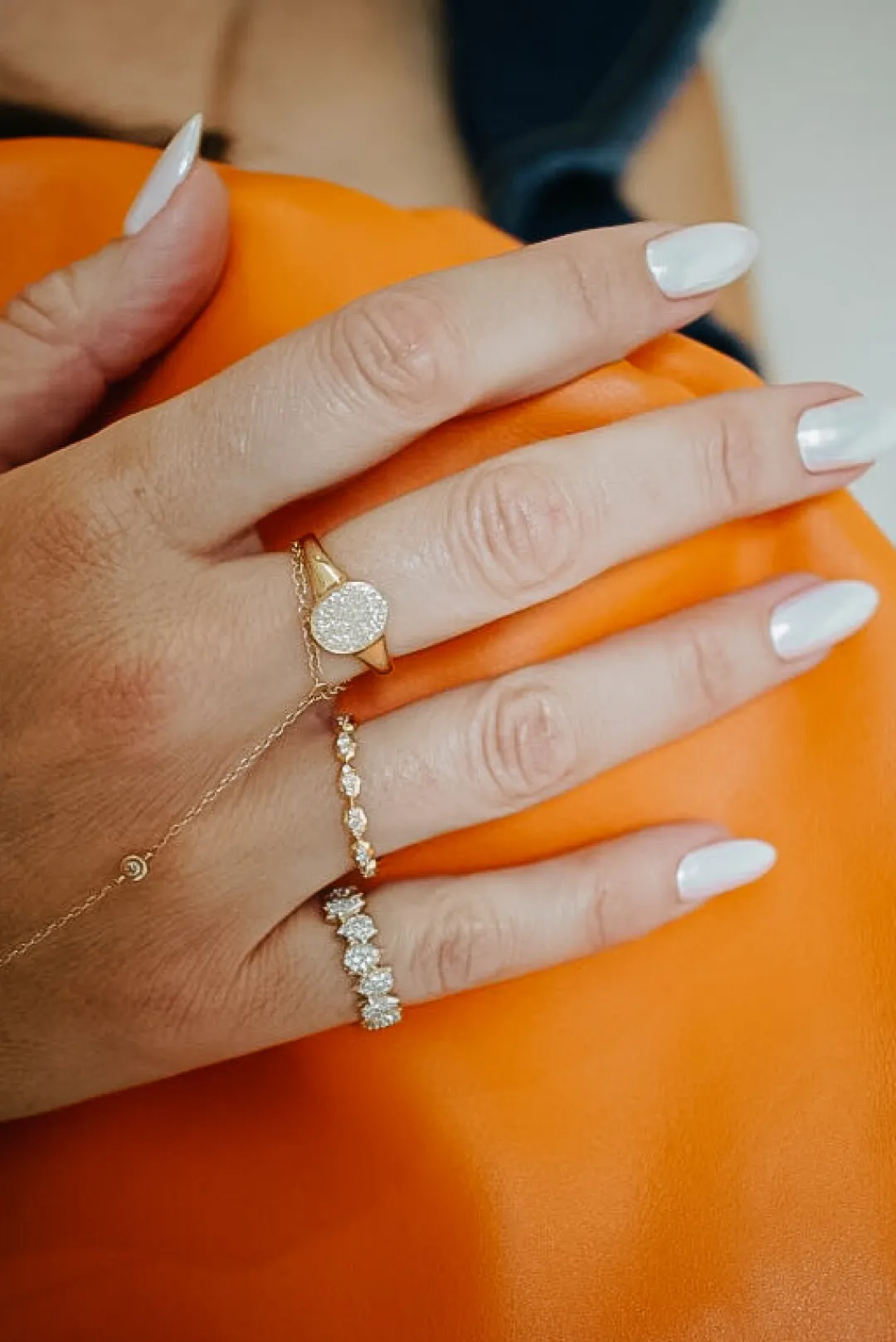 oval_pav_diamond_signet_r_3.webp Mama Bijoux Oval Pavé Diamond Signet Ring Fashion