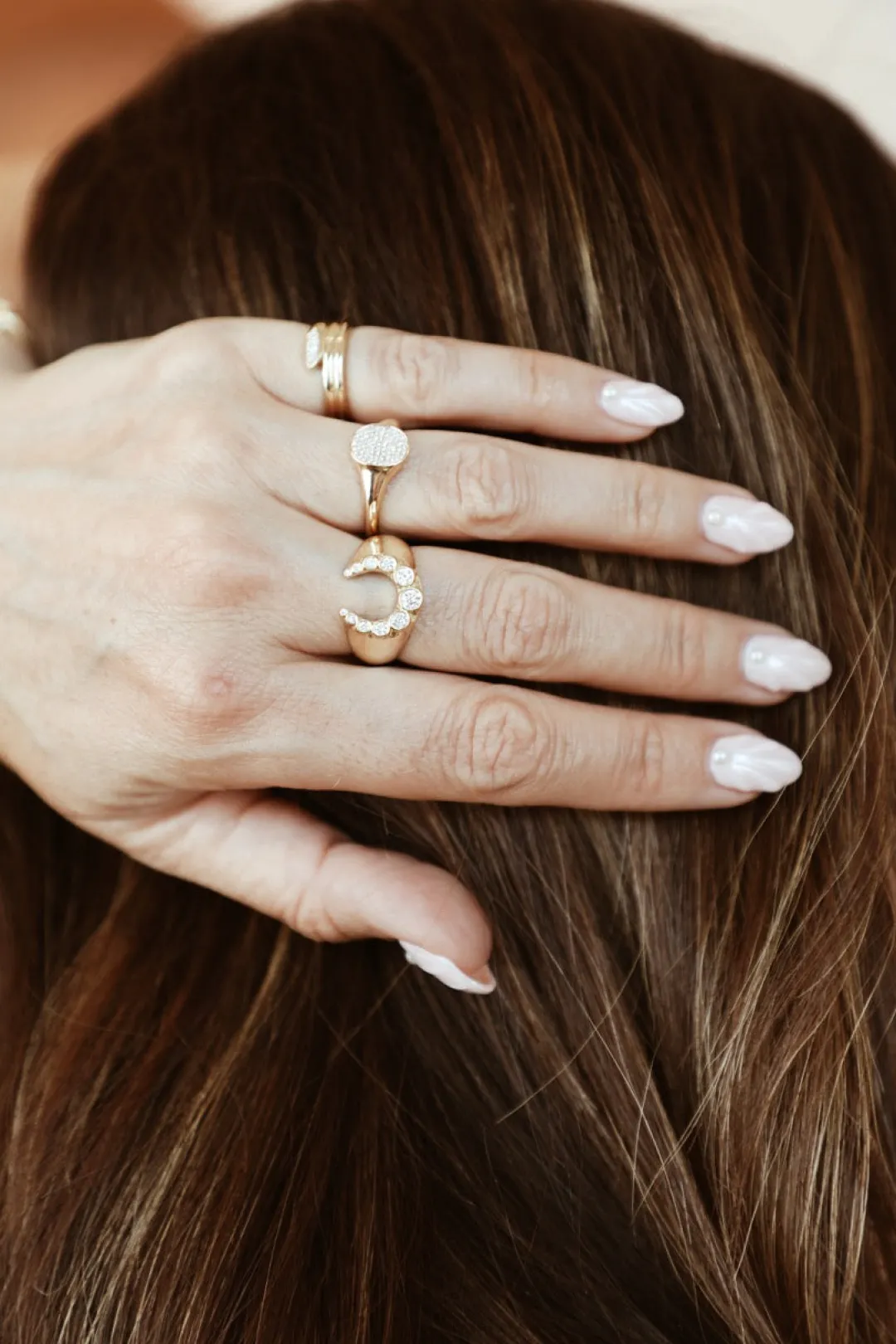 oval_pav_diamond_signet_r_7.webp Mama Bijoux Oval Pavé Diamond Signet Ring Fashion